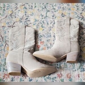 Oasis Society Beige Western Boots Size 8.5